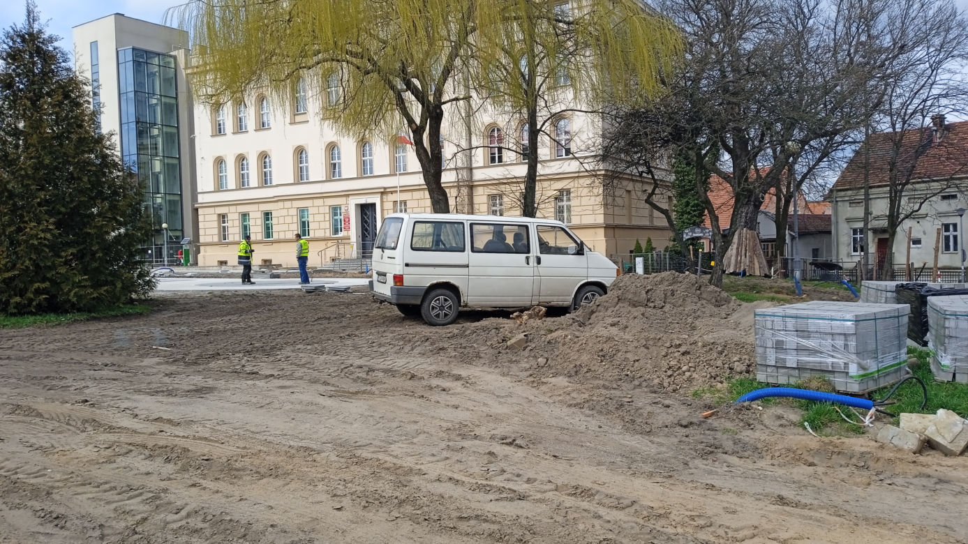Modernizacja placu Słowiańskiego w Zielonej Górze. Jak przebiegają prace?