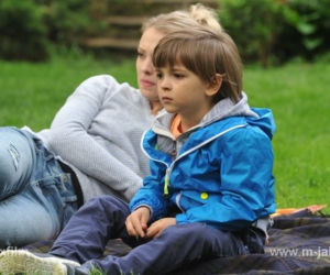 M jak miłość odc. 1079. Joanna (Barbara Kurdej-Szatan), Wojtuś (Feliks Matecki)