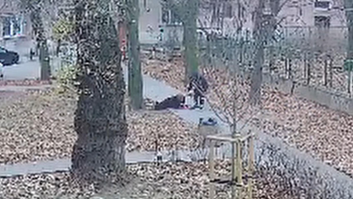 Seria napadów w Warszawie. Złodziej-multirecydywista brutalnie okradał seniorki. Jedną rzucił o chodnik!