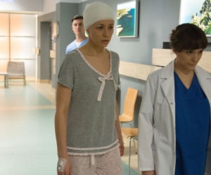 Na dobre i na złe odcinek 636. Sylwia Mróz (Magdalena Turczeniewicz), Julka Burska (Aleksandra Hamkało), Artur Bart (Piotr Głowacki)