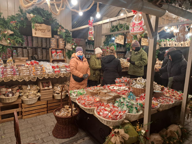 Jarmark Bożonarodzeniowy 2025 na Rynku Głównym w Krakowie. Jedzenie drogie jak nigdy