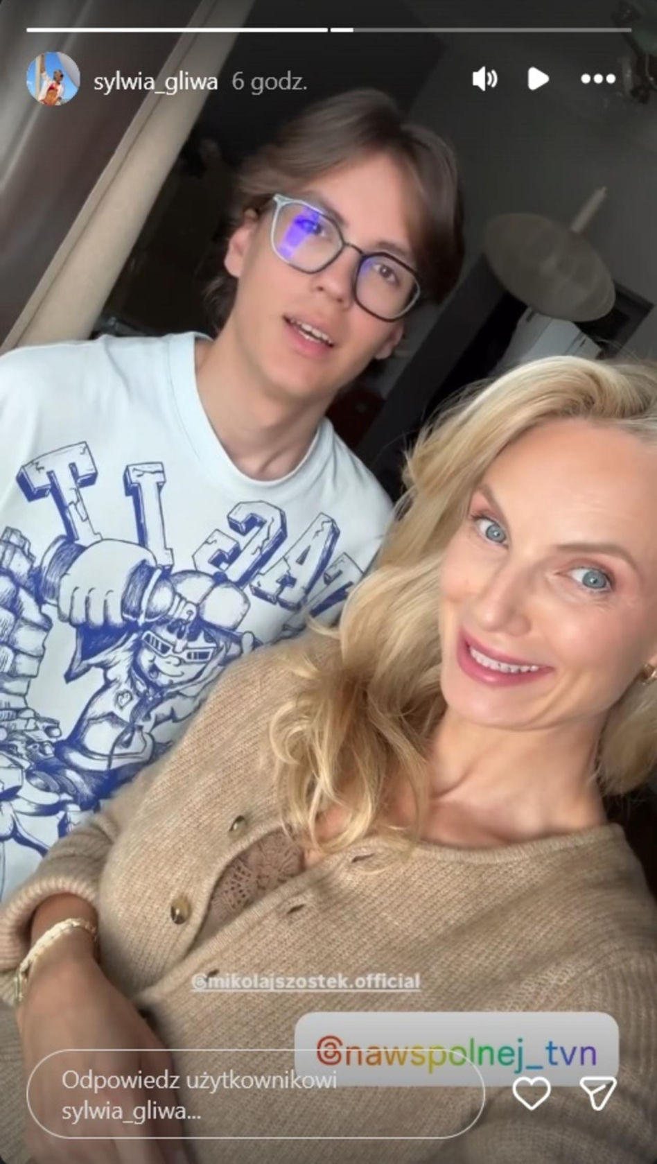 Na Wspólnej na planie. Kajtek (Mikołaj Szostek), Monika (Sylwia Gliwa)