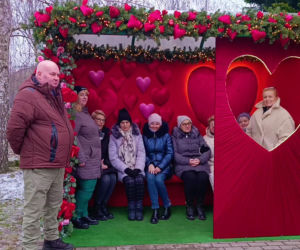 Romantyczny przystanek autobusowy w Moczyłach