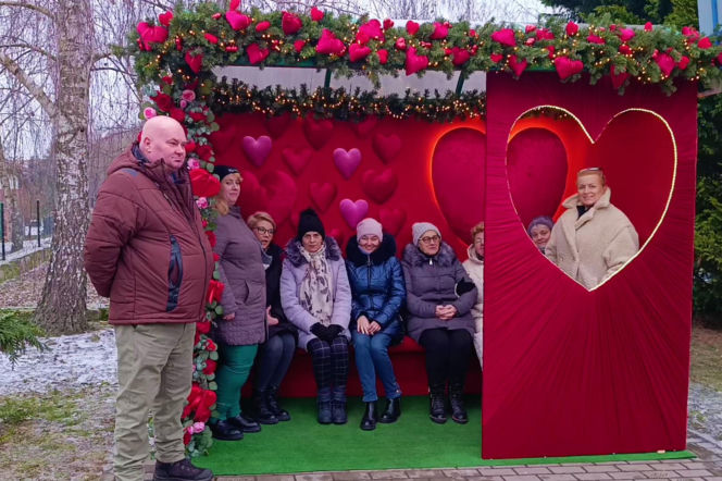 Romantyczny przystanek autobusowy w Moczyłach