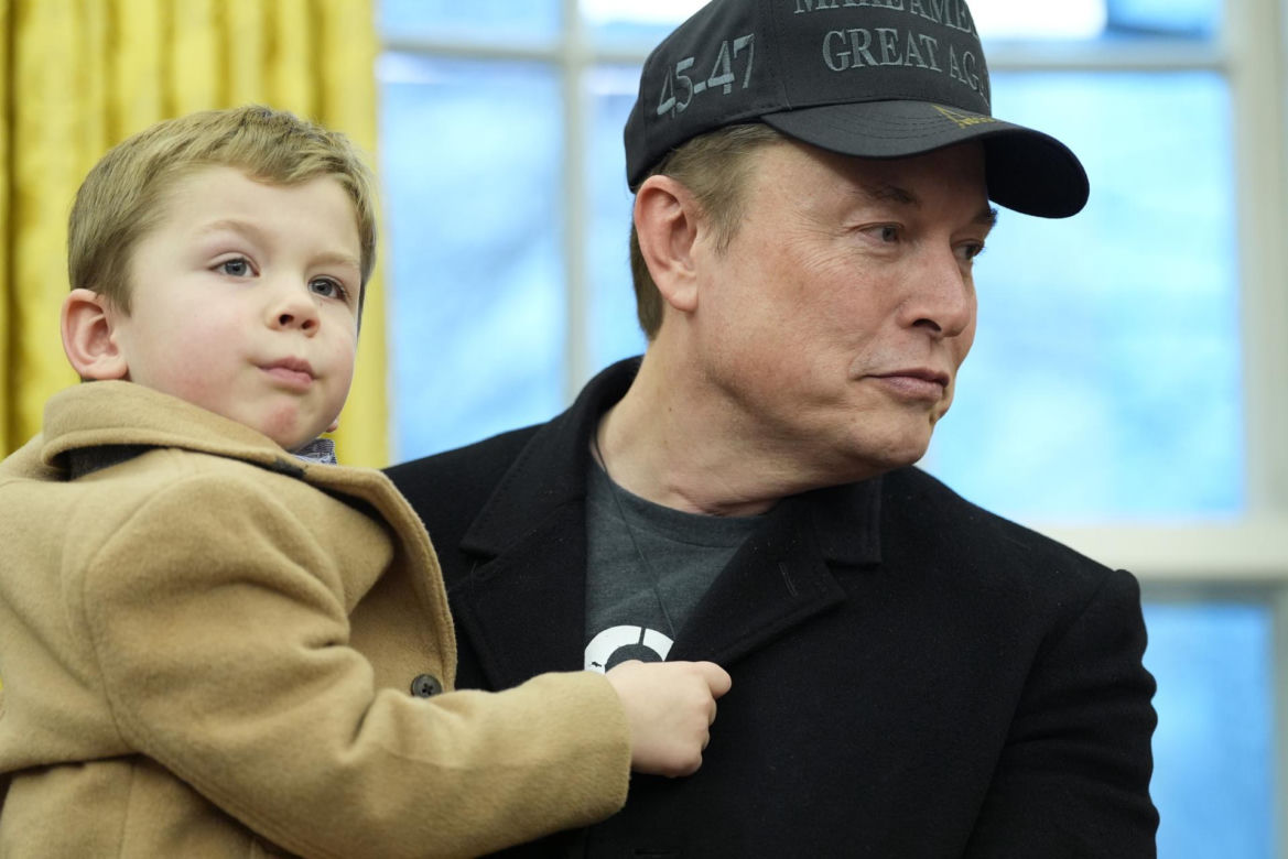 Elon Musk przychodzi z dzieckiem do pracy! Mina Trumpa jest bezcenna