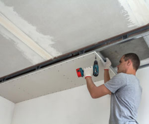 Montaż sufitu podwieszanego z płyt g-k – poradnik eksperta