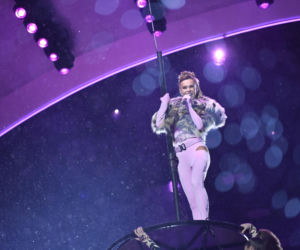 Sylwester z Dwójką. Doda przebierała się dwa razy. Zapięta pod szyję wyglądała obłędnie!