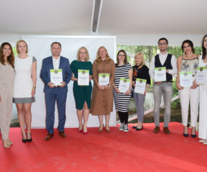 Uśmiechnięta Tadla i Siwiec w bieli na rozdaniu nagród popularnego portalu!