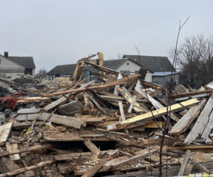 Rozbiórka domu Wesołowskich z Wyryków. Coś się w końcu ruszyło. Taki prezent na święta.