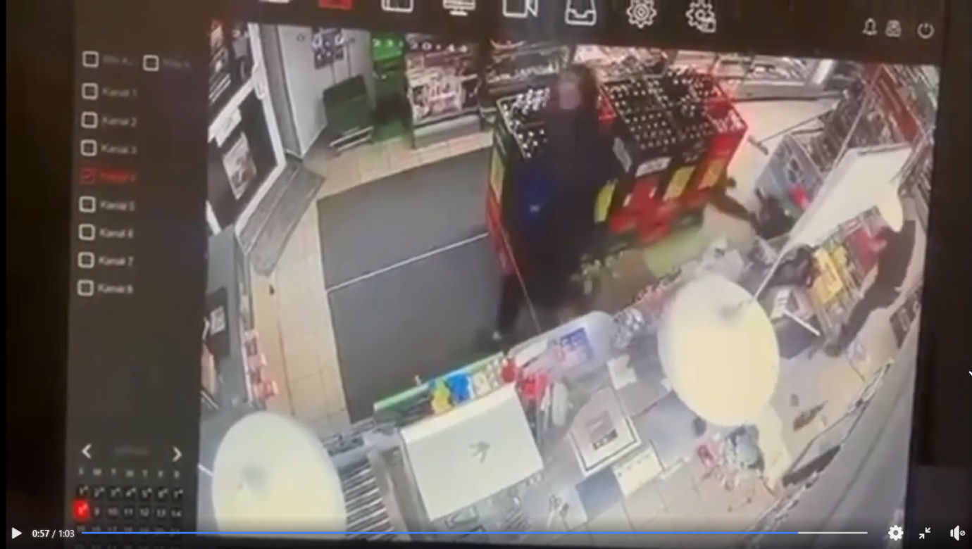 Jest nagranie z krwawego napadu na sklep w Kobyłce. W ruch poszedł nóż [WIDEO]