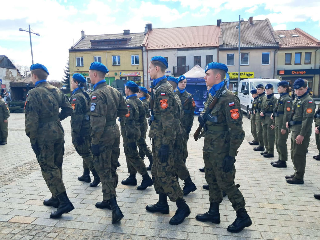 "Ślubuję!" – patriotyczne sceny na Rynku w Starachowicach