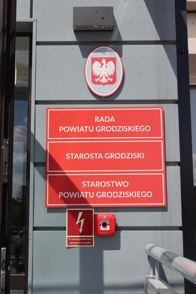 Aż 6 godzin w kolejce do urzędu w Grodzisku Mazowieckim: "Nie mamy szans się dostać". Będą zmiany
