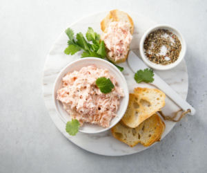 Tę pełną smaku i białka pastę robię z 2 składników. Idealna do pieczywa i jako przekąska