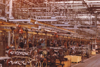 Archiwalne zdjęcia Fabryki Samochodów Ciężarowych (FSC) z lat 70. budzą ogromny sentyment, ale i smutek