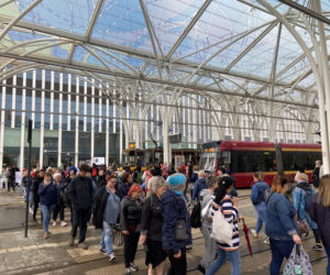 Blokada przystanku Piotrkowska Centrum przez strajkujących pracowników łódzkiego MOPS-u