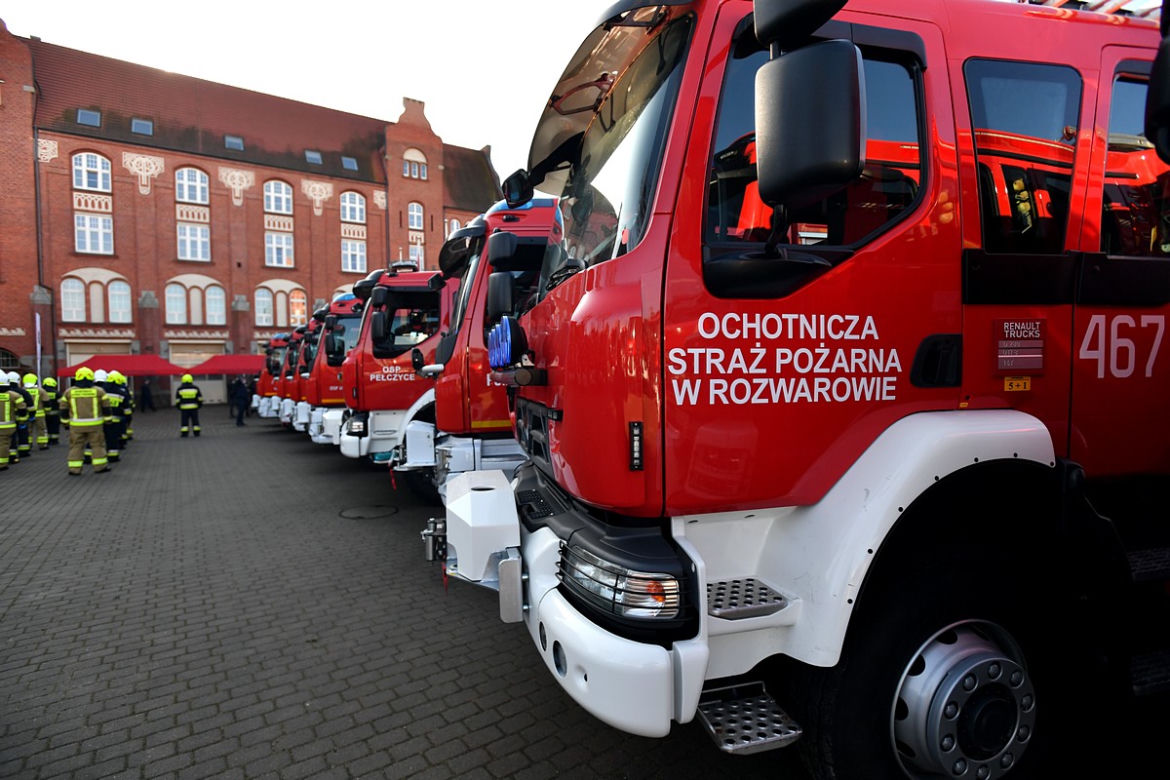 Przekazanie wozów strażackich