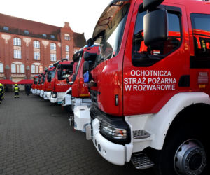 Przekazanie wozów strażackich