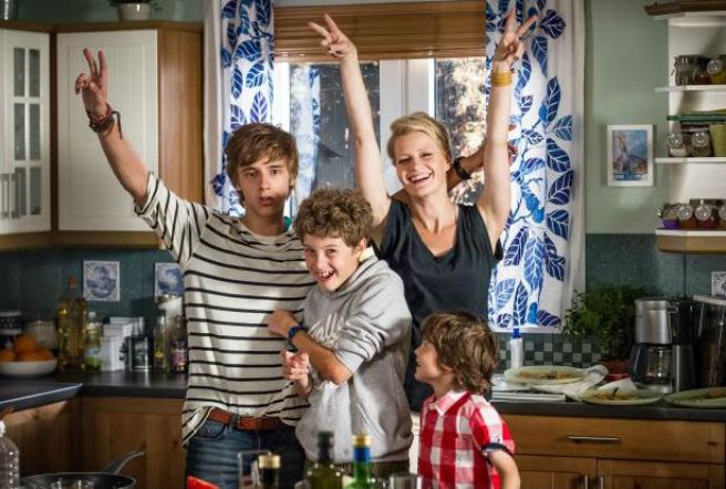 RODZINKA.pl 3. Natalia (Małgorzata Kożuchowska), Tomek (Maciej Musiał), Kuba (Adam Zdrójkowski), Kacper (Mateusz Pawłowski)