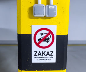 Ładowanie samochodu elektrycznego
