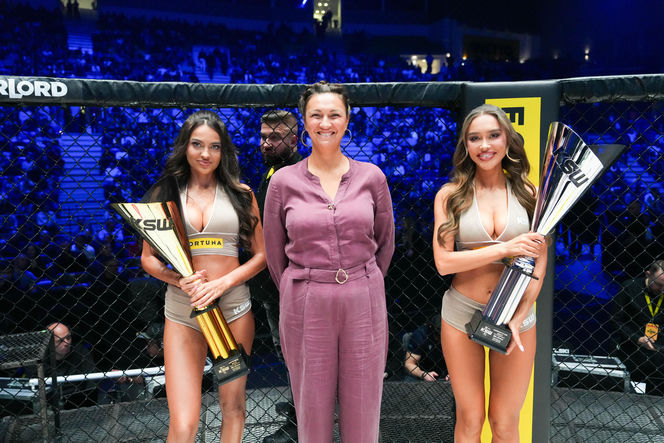 KSW 112. Ring girls