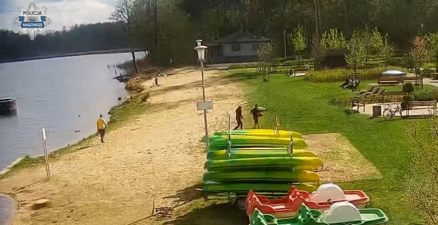 Uratował dwóch tonących chłopców. Służby udostępniły mrożące krew w żyłach nagranie