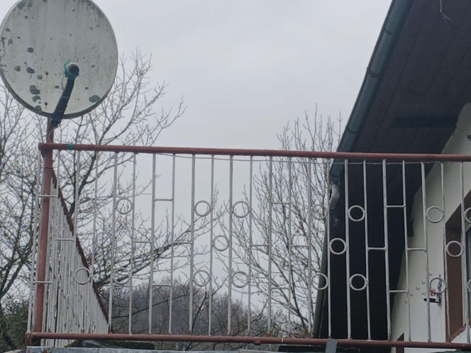 Michał Witkowski pod domem Violetty Villas