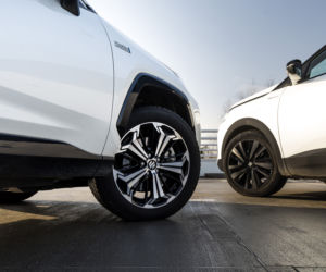 Suzuki Across Plug-in Hybrid i-AWD vs. Peugeot 3008 HYbrid4