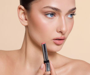 Kolor i regeneracja w jednym. Nowa linia BUTTERY LIP BALM od swederm