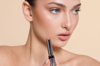 Kolor i regeneracja w jednym. Nowa linia BUTTERY LIP BALM od swederm
