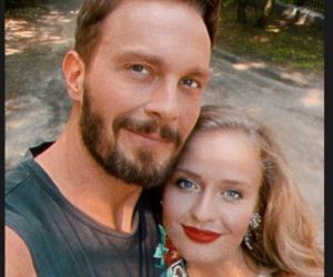 M jak miłość po wakacjach 2021. Leszek Krajewski (Sławek Uniatowski), nowa kochanka (Dominika Kryszczyńska)