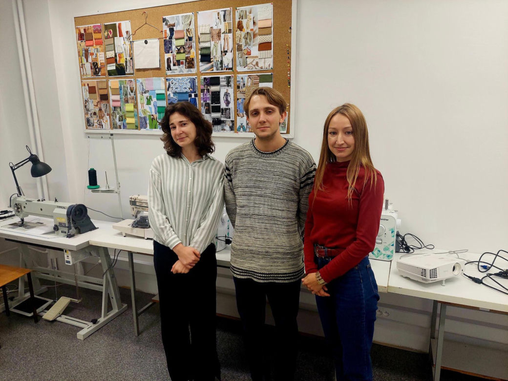 Bydgoscy studenci zaprojektowali uniformy dla obsługi pociągów. Tak się będą nosić pracownicy WARS-u