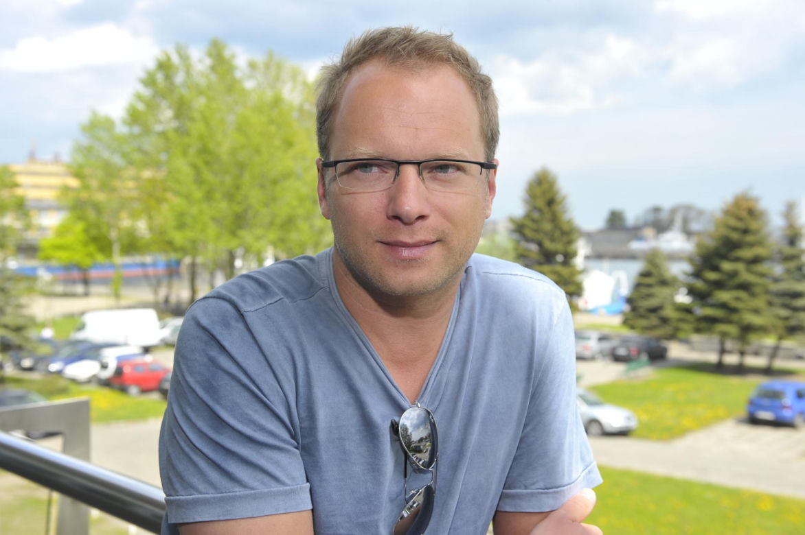 Tak Maciej Stuhr zmieniał się przez lata. Dziś trudno w nim rozpoznać chłopaka z "Fuksa"