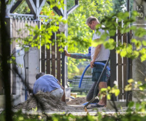 Żmijewski kupił trefną działkę 