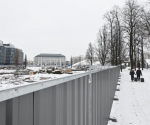 Rzeź drzew w parku w centrum Warszawy. Przygnębiający widok przed odbudową Pałacu Saskiego