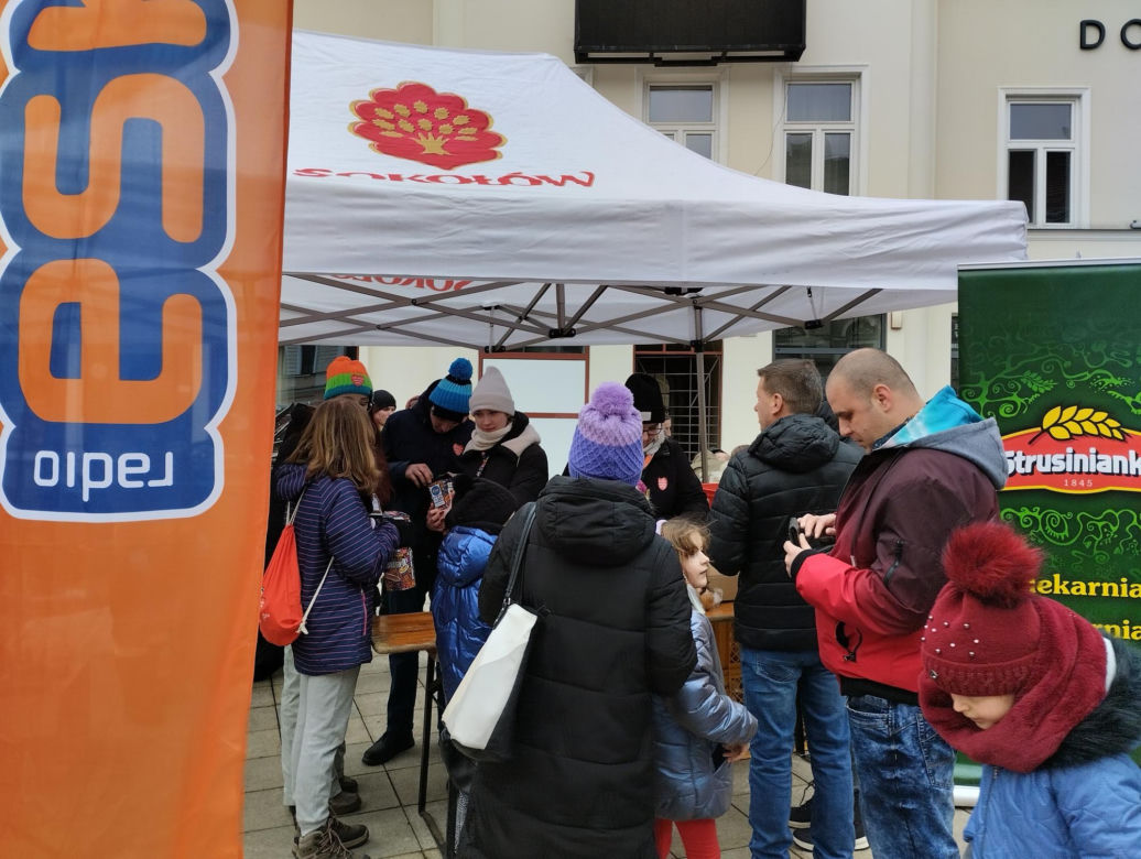 WOŚP 2024. Dziennikarze Radia ESKA rozgrzewają Tarnów pysznym żurkiem!
