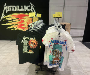 Gadżety w oficjalnym sklepie Metalliki w Katowicach