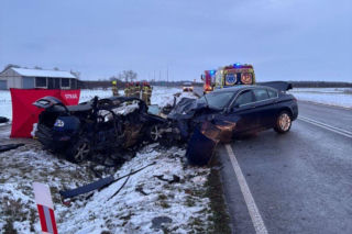 Czołowe zderzenie w Emilcinie. Zginął 34-letni kierowca seata