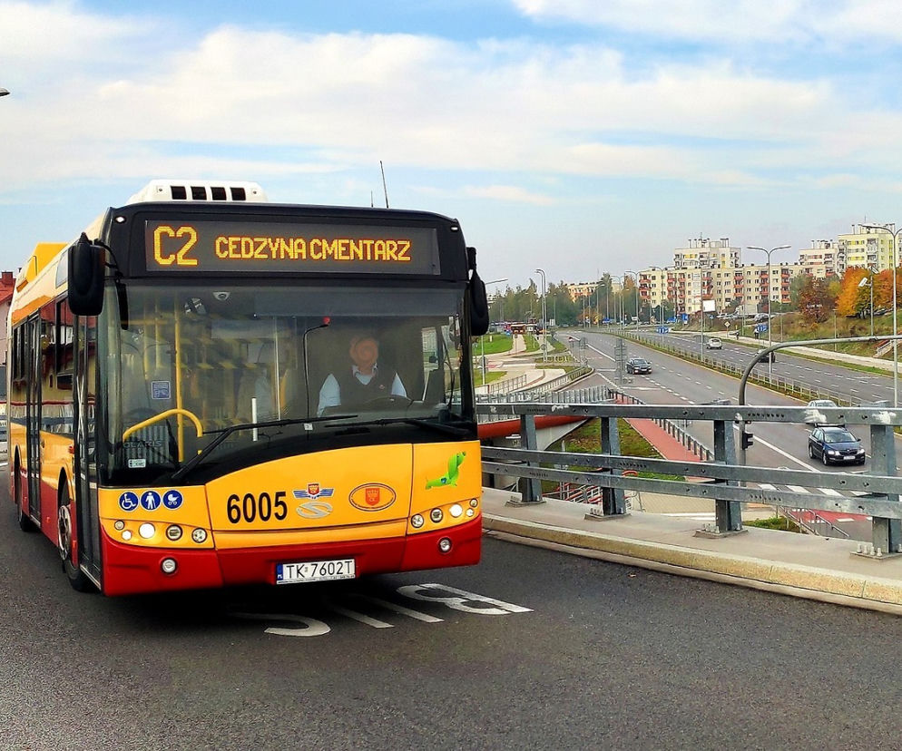 Specjalne linie autobusowe znów wożą kielczan do cmentarzy