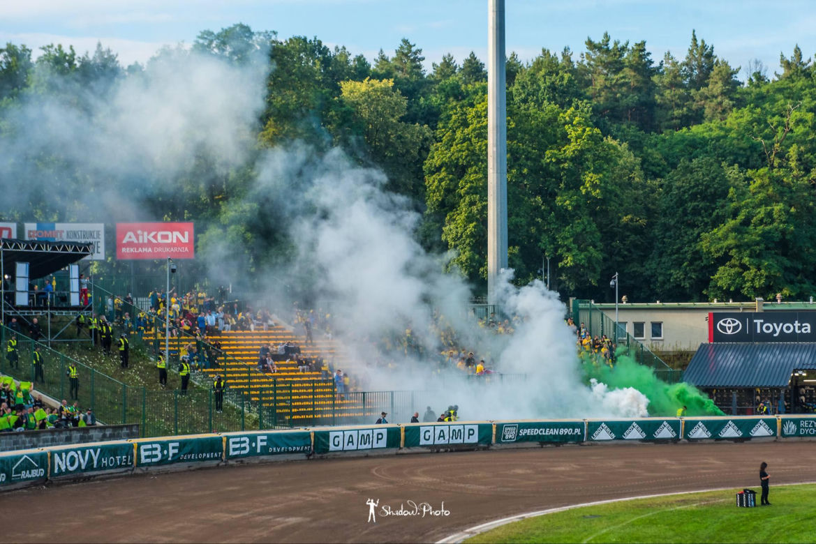 Race na stadionach żużlowych
