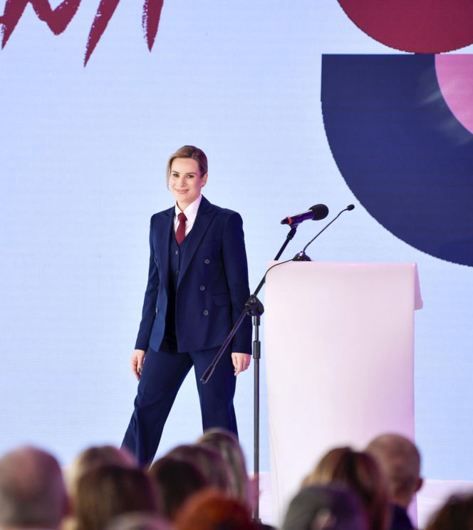 Marta Nawrocka w garniturach