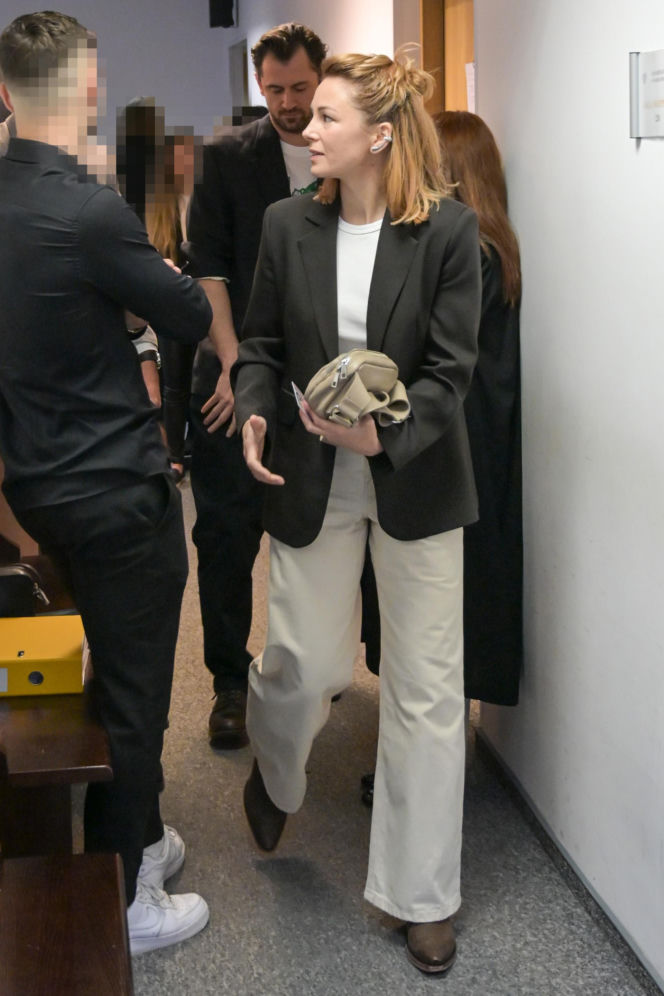 Katarzyna Wajda czekając na rozwód, całowała się w sądzie