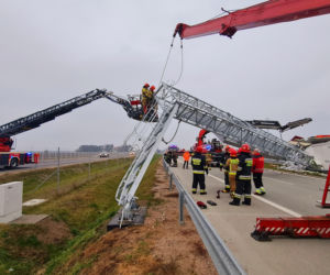 Ciężarówka z energetykami zablokowała S7