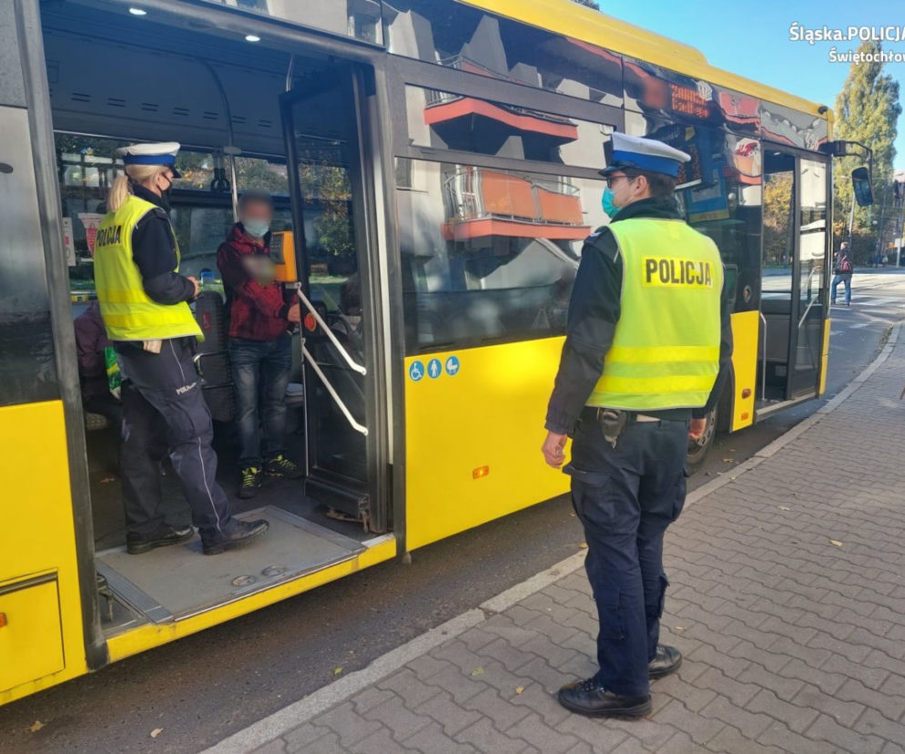W Chorzowie i Świętochłowicach ruszyły zmasowane kontrole policji. Chodzi o maseczki w autobusach [ZDJĘCIA]