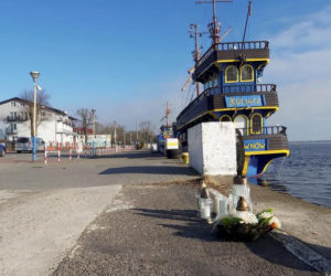 Dziwnów: Cała rodzina, w tym małe dzieci i piesek, była w aucie. Wpadli do wody, wszyscy utonęli