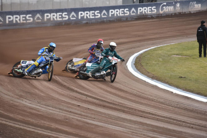 PRES Grupa Deweloperska Toruń - Stelmet Falubaz Zielona Góra, zdjęcia kibiców i zawodników ze sparingu na Motoarenie