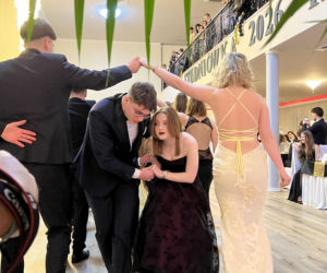 Studniówka pełna blasku i emocji! Tak bawili się maturzyści II LO w Bydgoszczy [ZDJĘCIA]