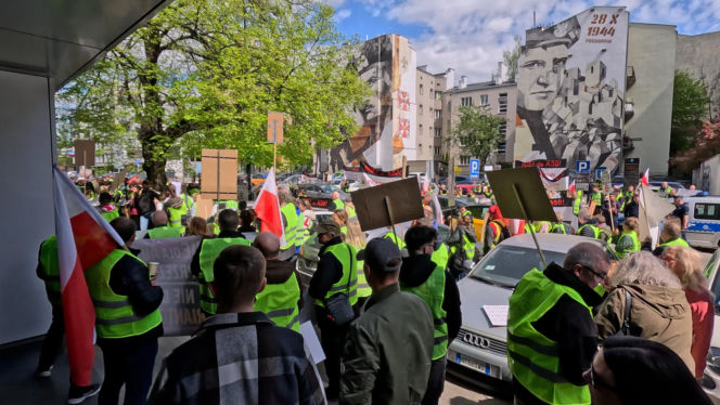 Dramat setek rodzin pod Warszawą! Nowa autostrada zburzy ich domy?! „Żyjemy na bombie”