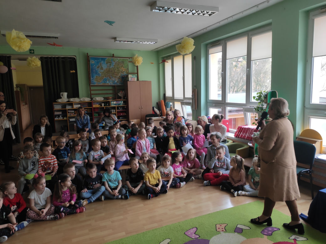 Dzień teatru z Eską, aktorami i radomskimi maluchami