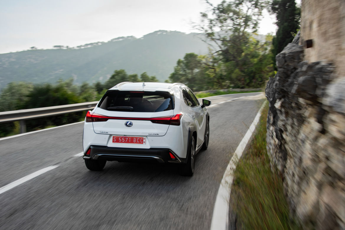 Lexus UX 250h E-Four F Sport