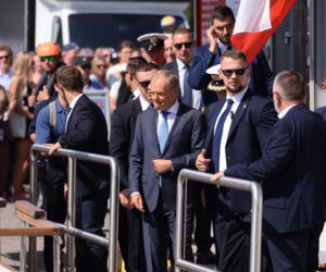 Święto Wojska Polskiego. Donald Tusk na jachcie w Gdyni.